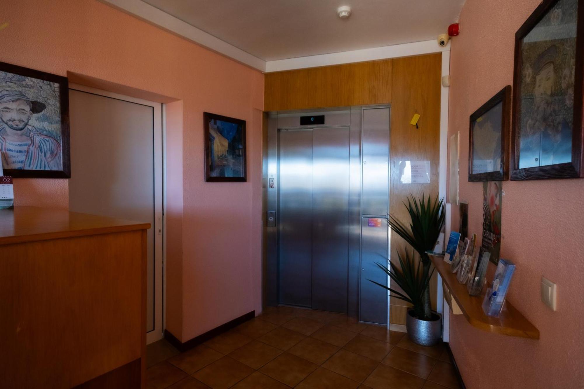 Residencial Familia Hotell Machico  Exteriör bild