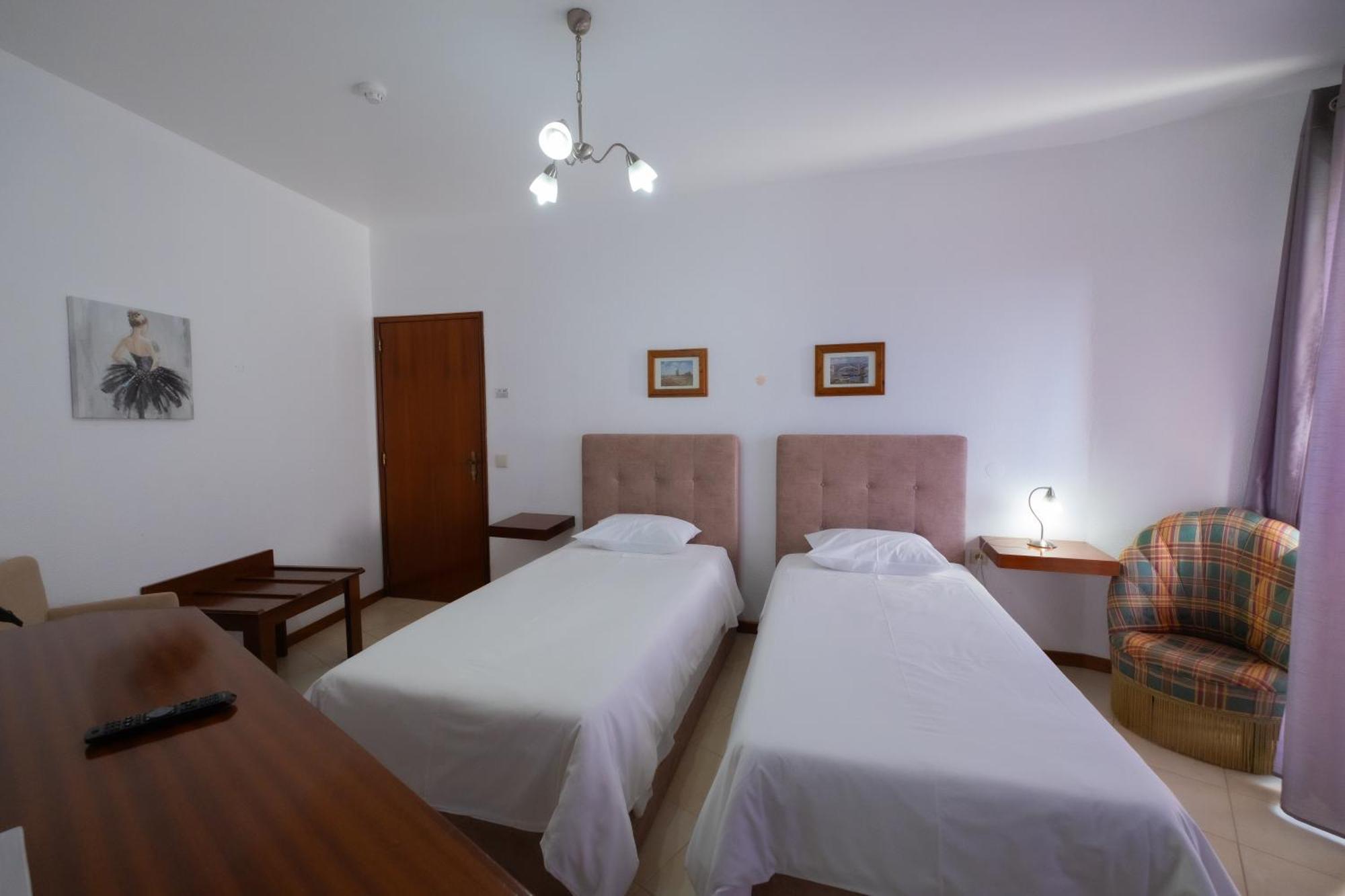 Residencial Familia Hotell Machico  Exteriör bild